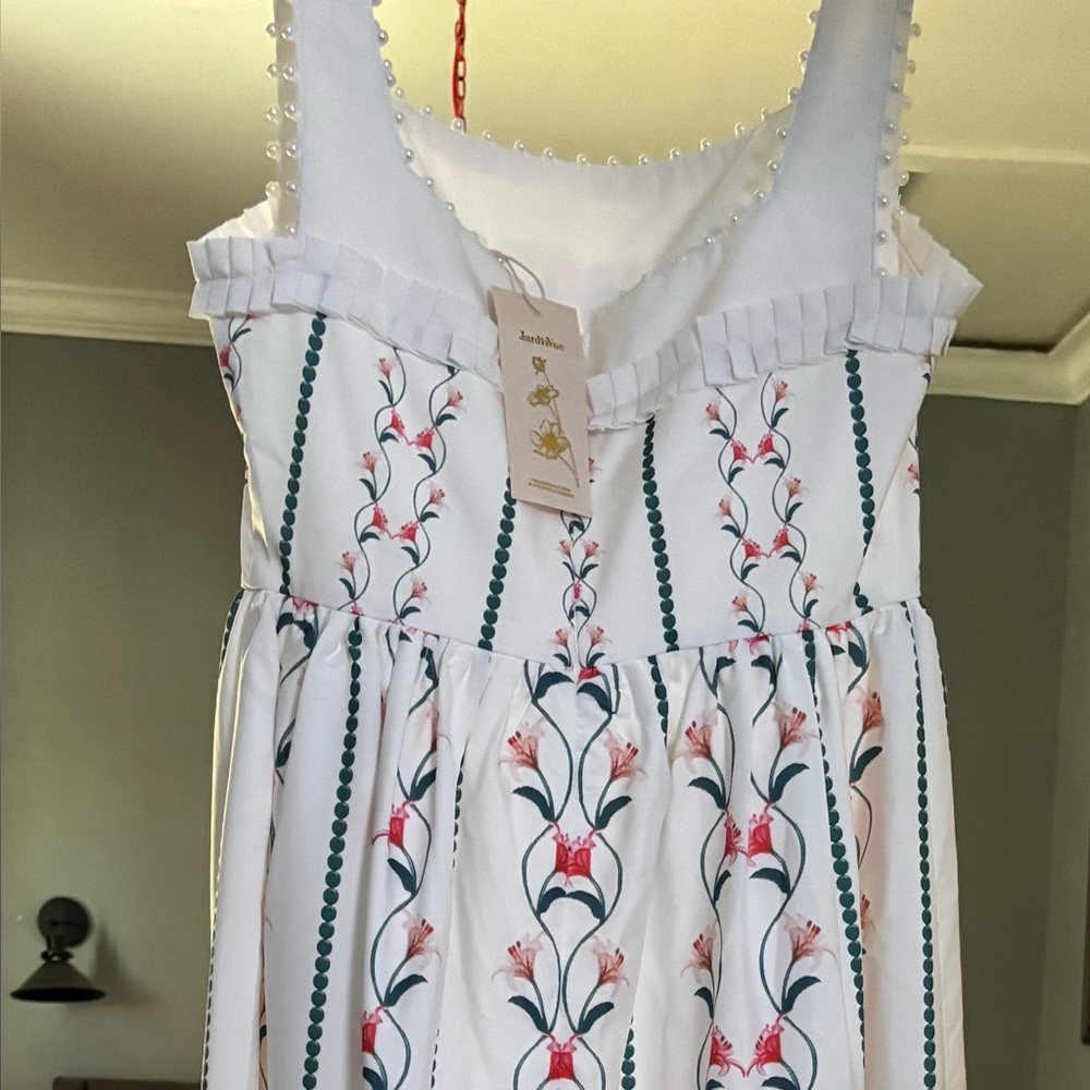 Elegant Floral Maxi Dress in White and Pink